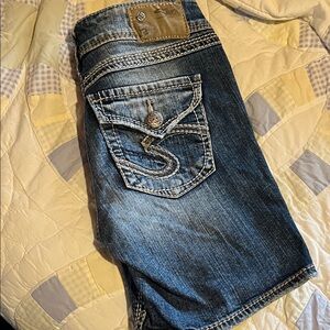 Silver JeansWomen’s Classic Indigo Jean Shorts